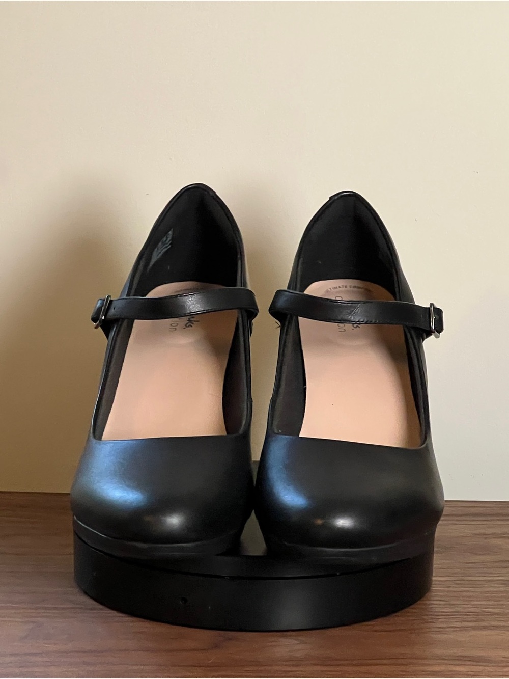 Clarks Ambyr Shine Leather Mary Jane Heeled Pumps - US 12 - Picture 8 of 11